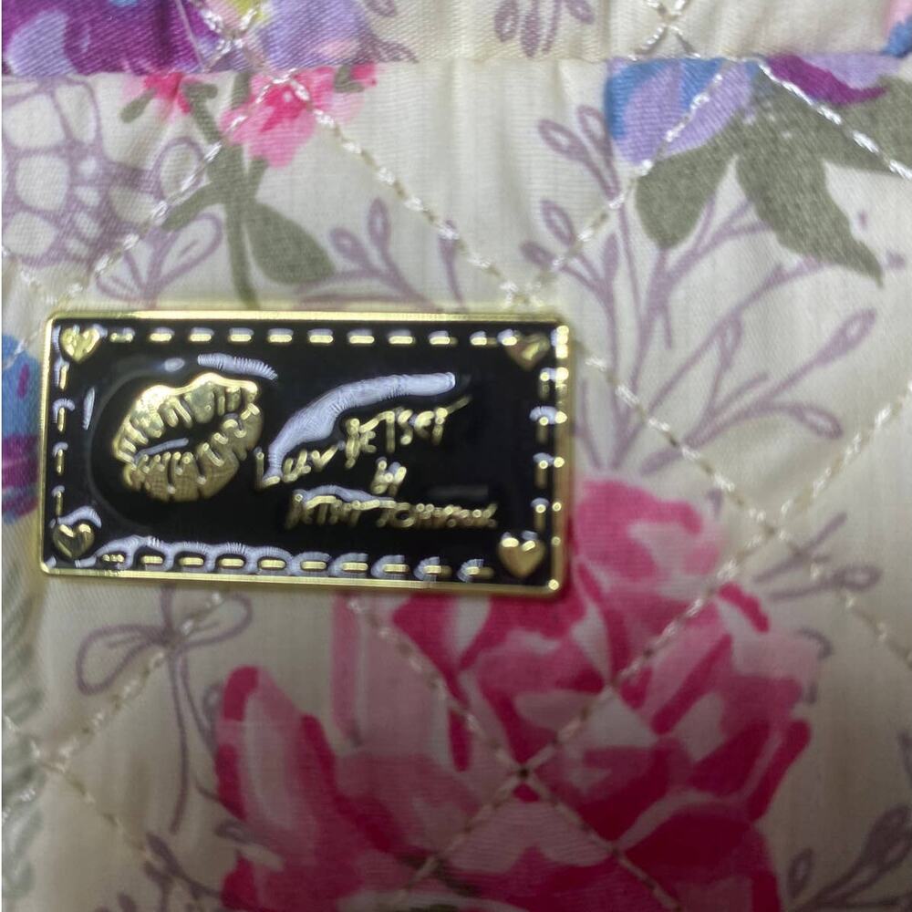 Luv Betsy by Betsy Johnson quilted Floral backpack medium size - Picture 3 of 9
